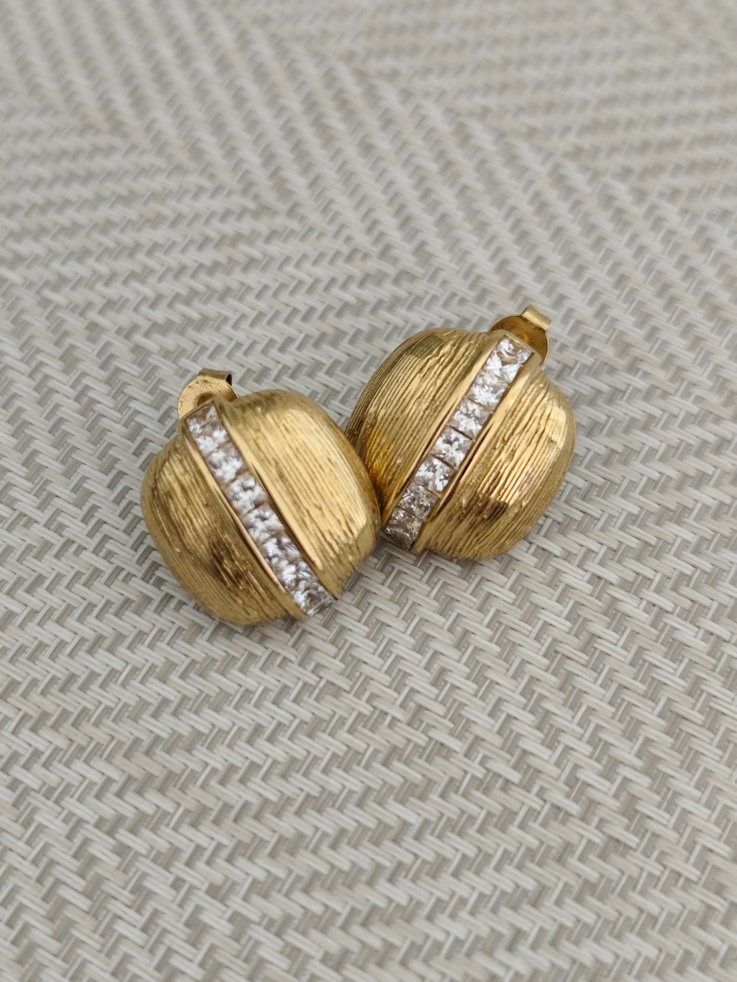 Radiant Curve Gold Studs