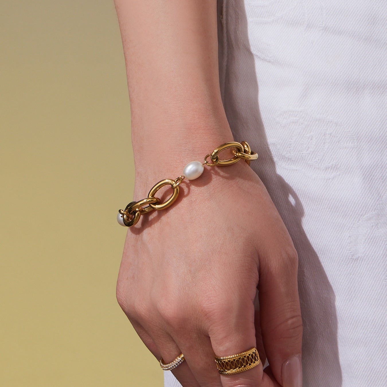 Selene Pearl Bracelet